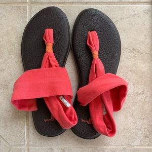 Sanuk yoga sandals